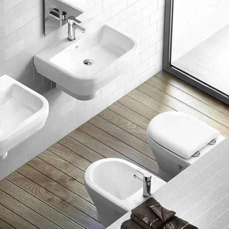 Britton Bathrooms - Curve Wall hung WC with soft close seat 5 Britton Bathrooms - Curve Wall hung WC with soft close seat - Image 5