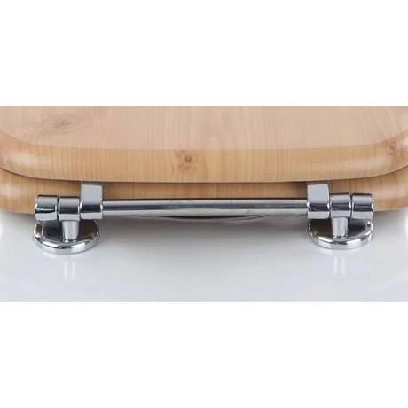 Winchester Close Coupled Traditional Toilet with Beech Toilet Seat 3 Winchester Close Coupled Traditional Toilet with Beech Toilet Seat - Image 3